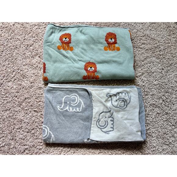 Lion and Elephant Knit Blanket Set - Picture 1 of 3